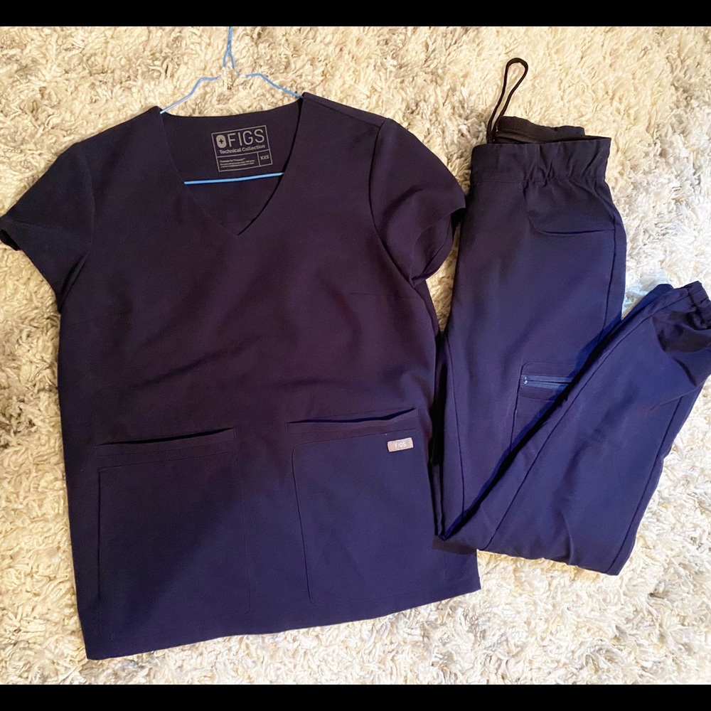 Figs navy scrub set